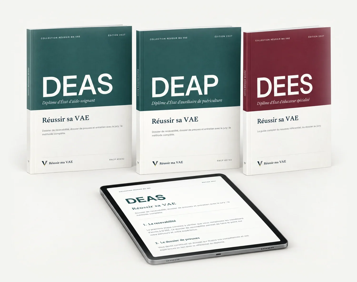 Guides VAE DEAS, DEAP et DEES de Réussir ma VAE, avec la version PDF affichée sur une tablette